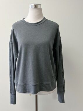 Under Armour • Crew Neck Top